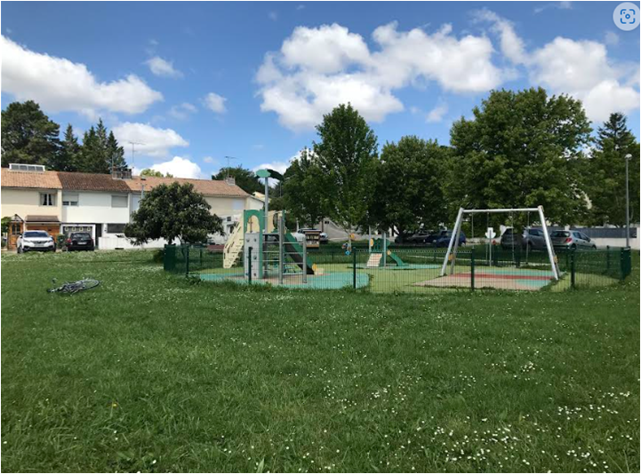 Aire de jeux avant